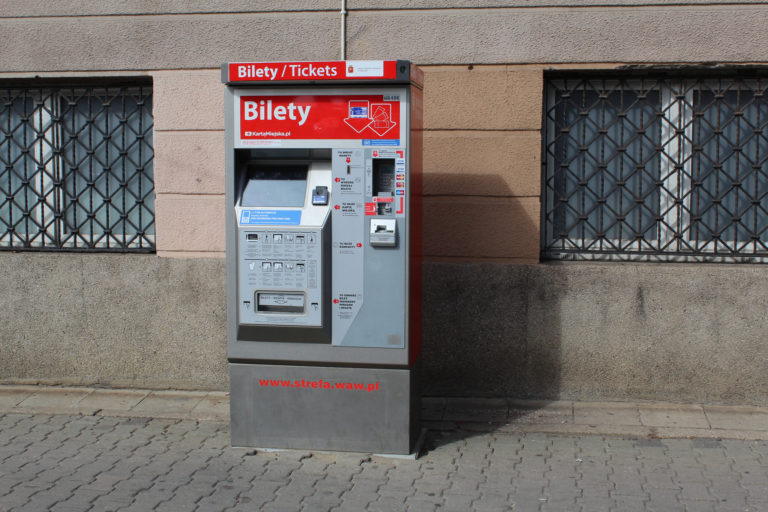Nowe biletomaty przy czterech przystankach