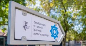 Drogowskaz Budżetu partycypacyjnego na Bielanach. Fot. UD Bielany