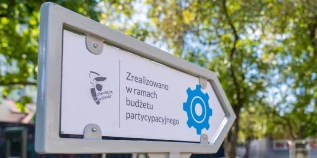 Drogowskaz Budżetu partycypacyjnego na Bielanach. Fot. UD Bielany